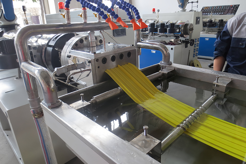 Chiller daya apa sing cocog karo extruder 150KG?
