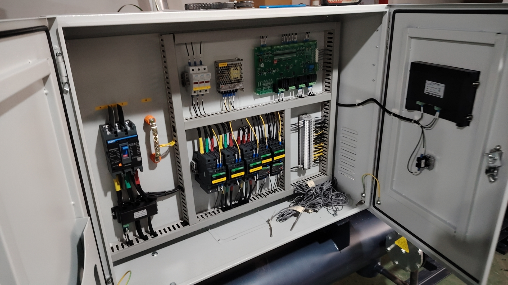 Apa 3-phase 380V 60HZ lan 3-Fase 380v 50hz voltase industri dianggo kanthi ijolan?